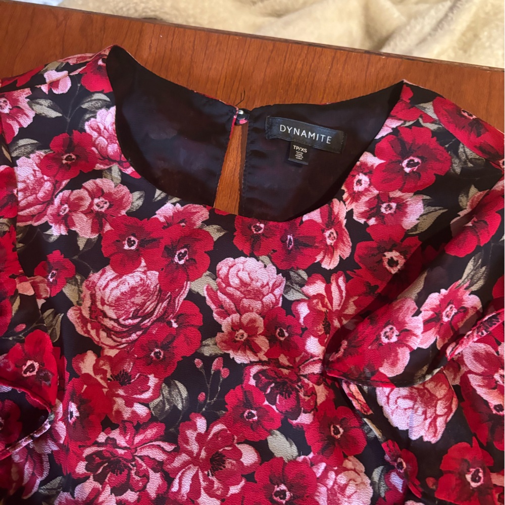Dynamite xs floral longsleeve